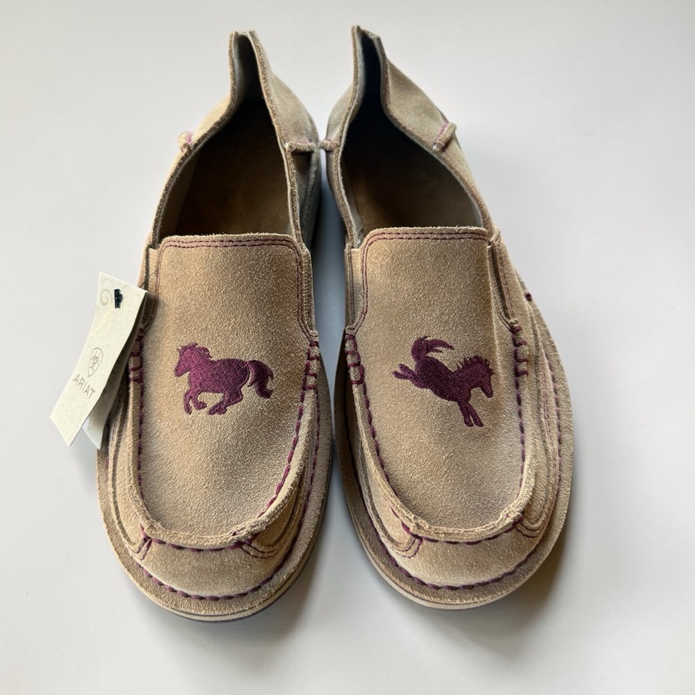 Ariat Tan Suede Cruiser Horse Embroidered Moccasins 8.5 Coastal Cowgirl Western
